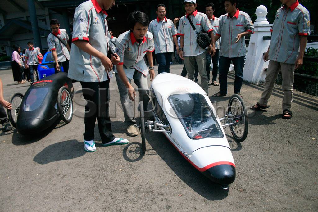 Mobil Listrik Karya...