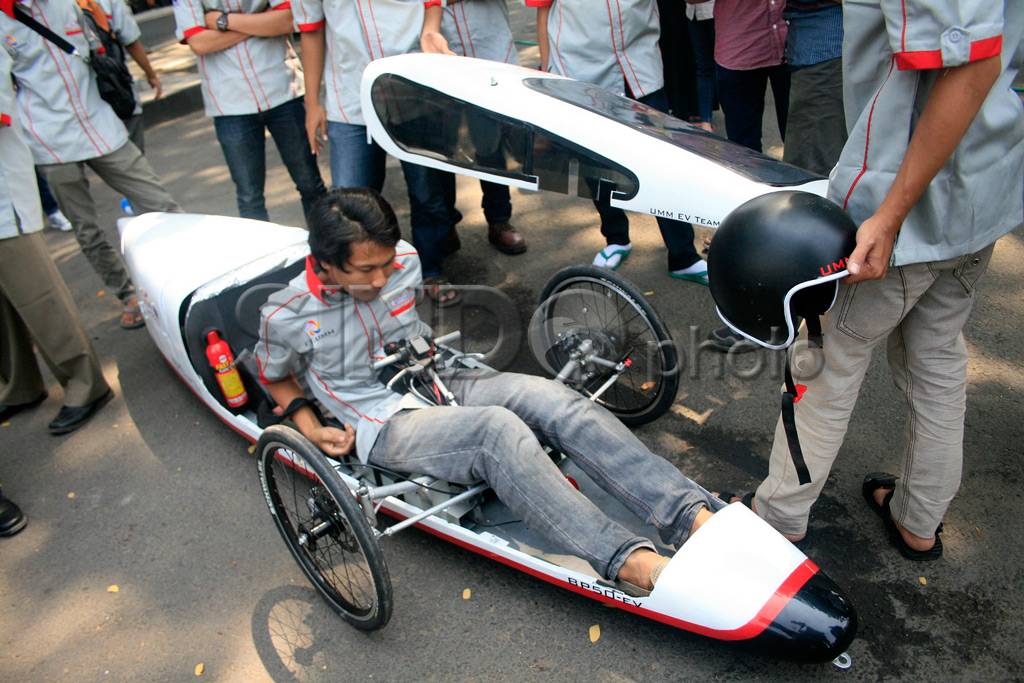 Mobil Listrik Karya...
