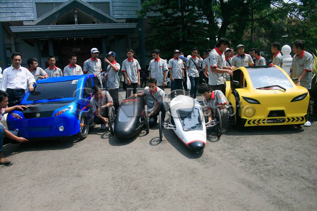 Mobil Listrik Karya...