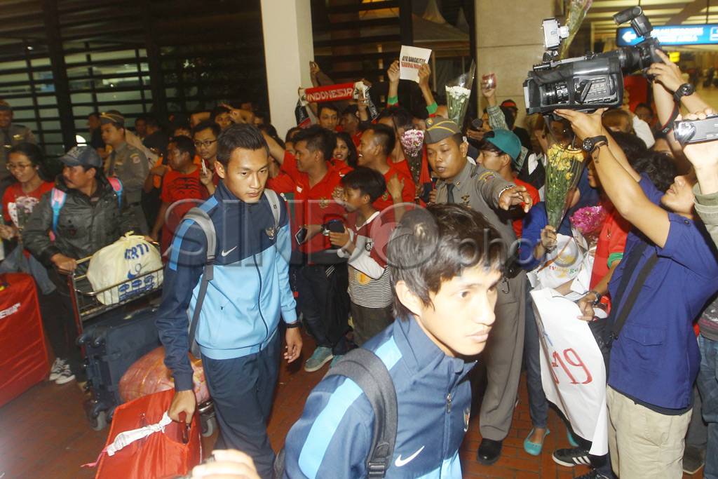 Suporter Sambut Kedatangan...