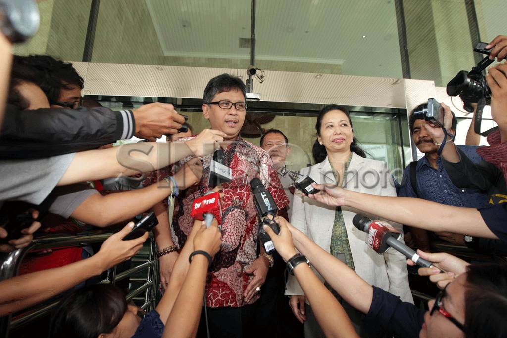 Tim Transisi Serahkan...