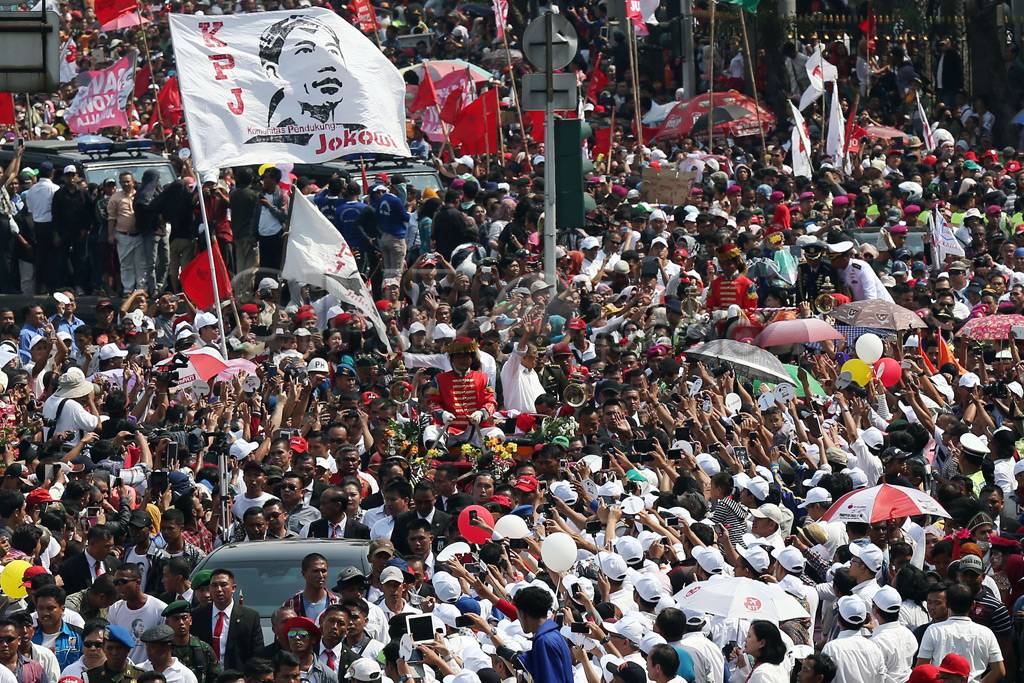 Salam Tiga Jari Jokowi-JK...