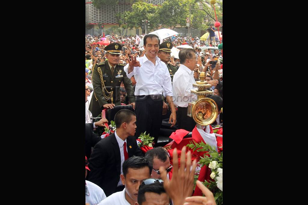 Singsingkan Lengan Jokowi-JK...