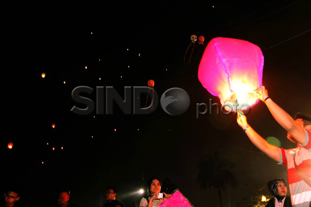 Ribuan Lampion Untuk...