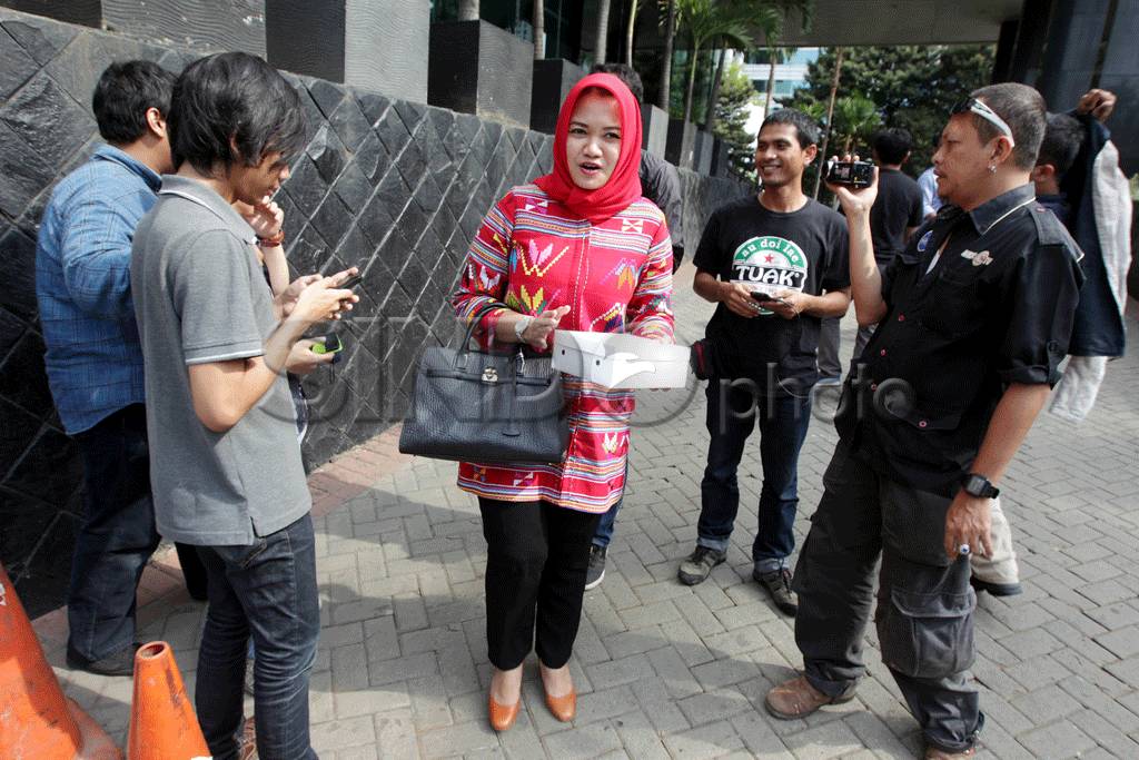 KPK Periksa Anak Bupati...