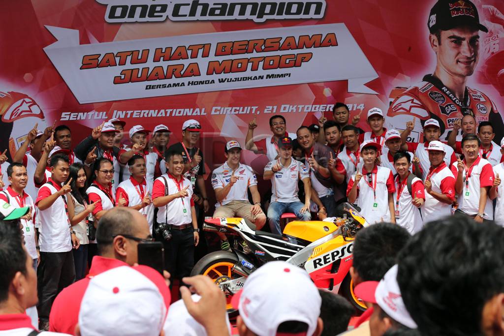 Marc Marquez Hibur Penggemar...