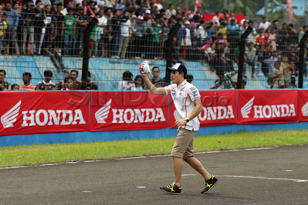 Marc Marquez Hibur Penggemar...