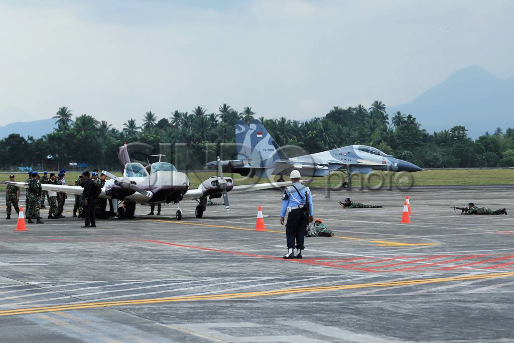 Jet Tempur Sukhoi Daratkan...