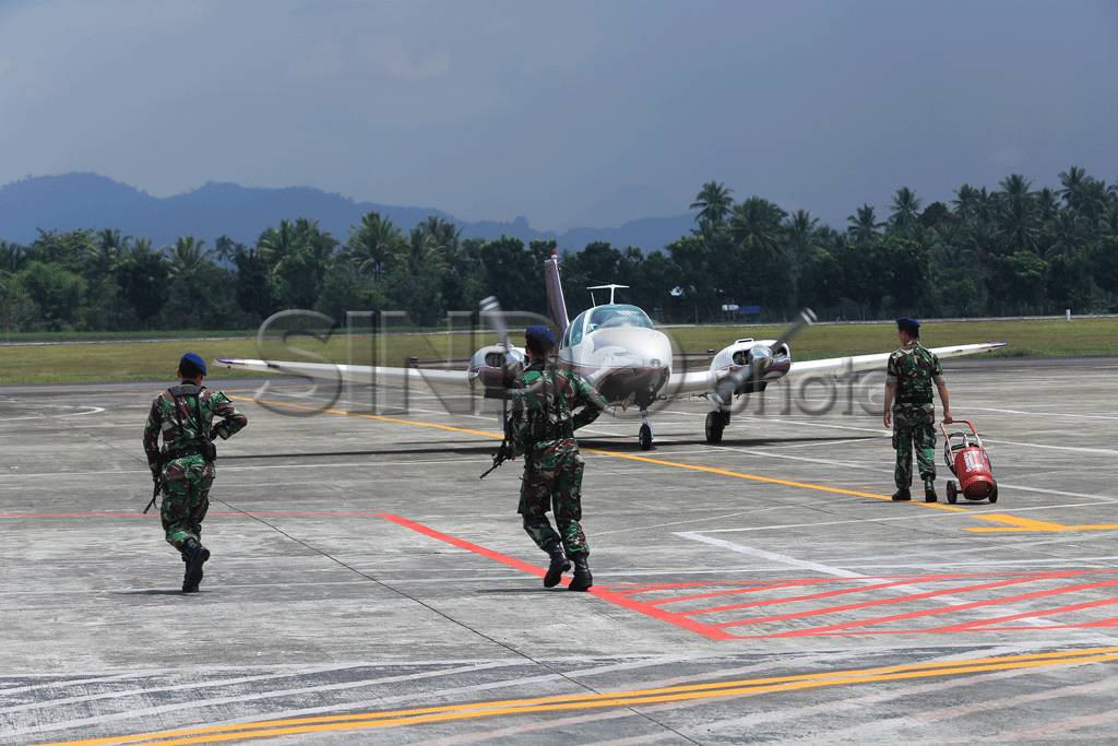 Jet Tempur Sukhoi Daratkan...