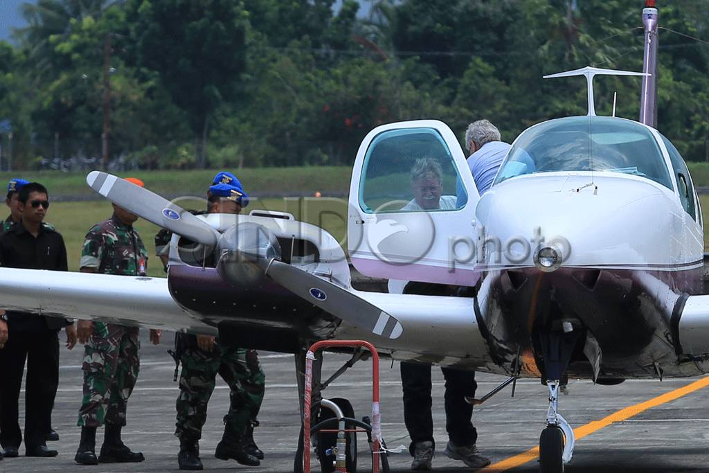 Jet Tempur Sukhoi Daratkan...