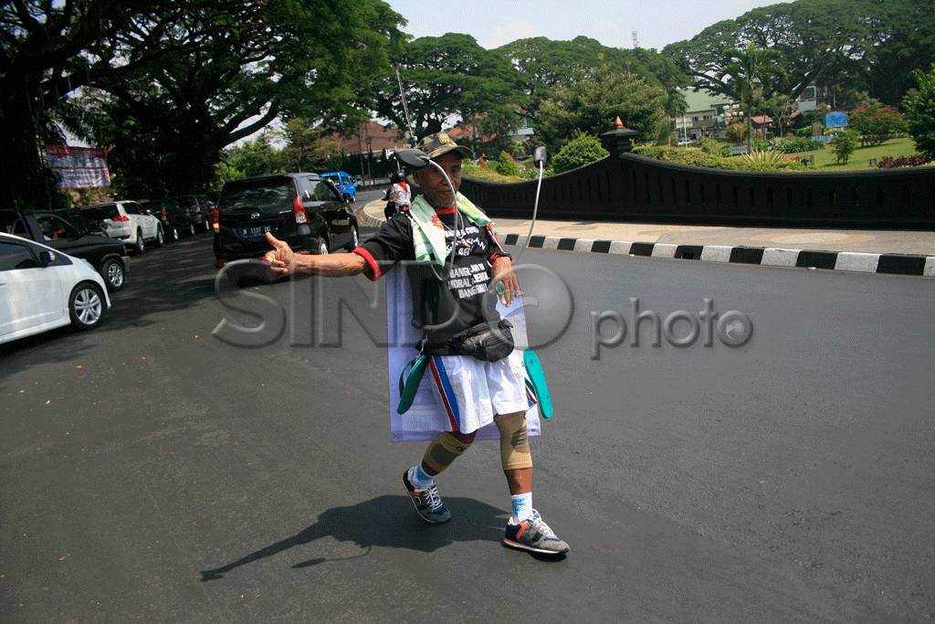 Jalan Kaki Mundur Malang-Jakarta...
