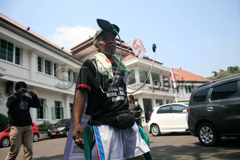 Jalan Kaki Mundur Malang-Jakarta...