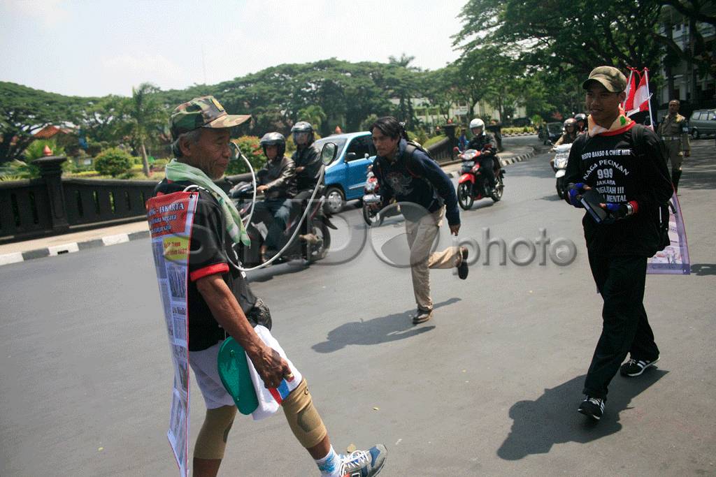 Jalan Kaki Mundur Malang-Jakarta...