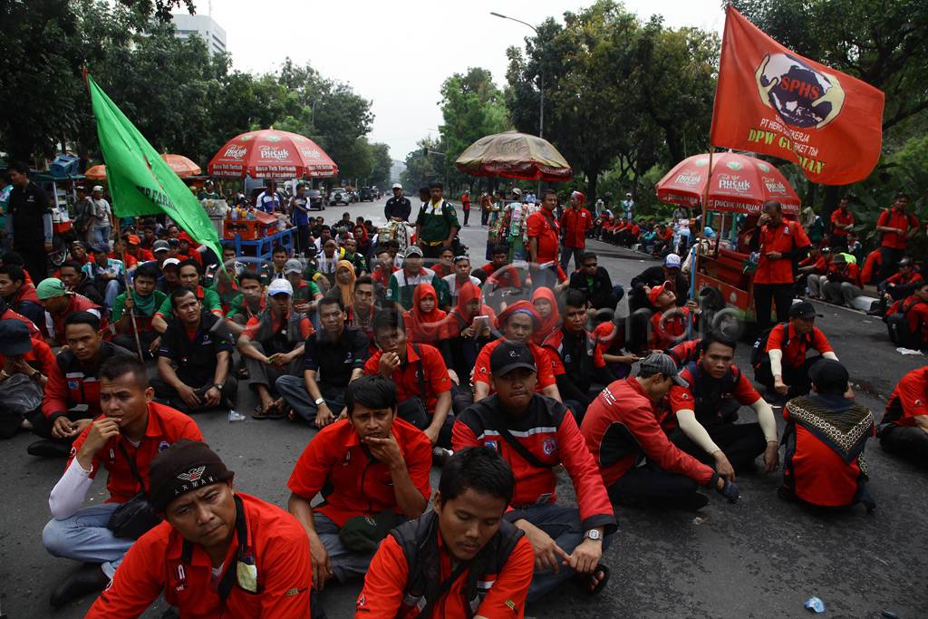 Hindari Demo Buruh,...