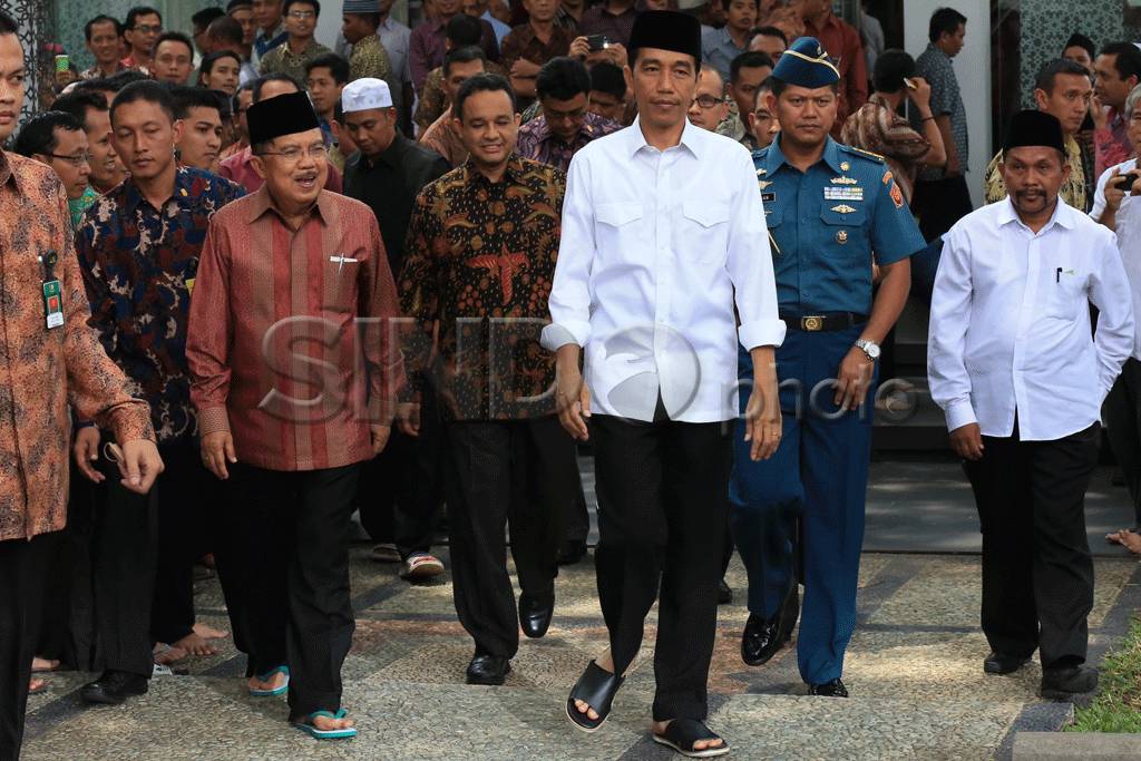 Jokowi-JK Salat Jumat...