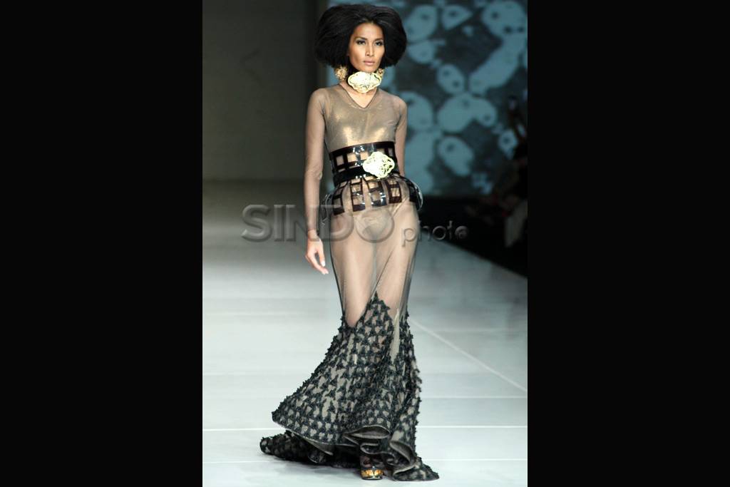 Gaun Malam Modern Barli...