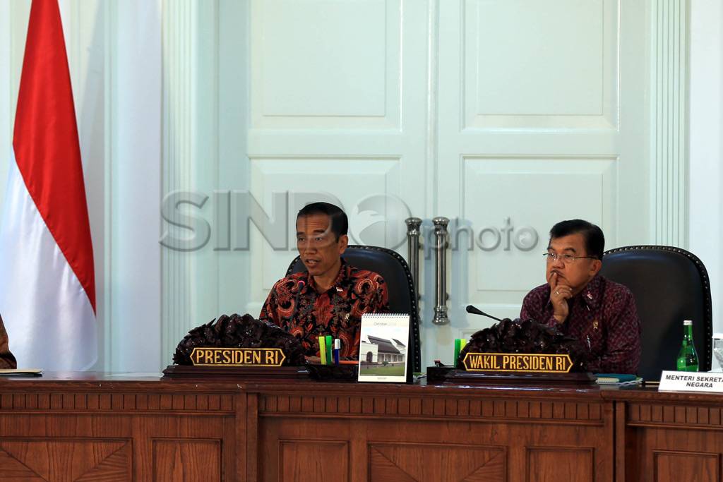 Rapat Kabinet Pertama...