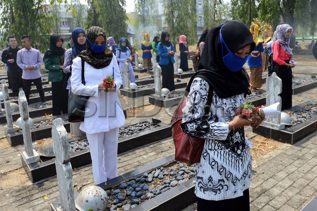 Mahasiswa Ziarah TMP...