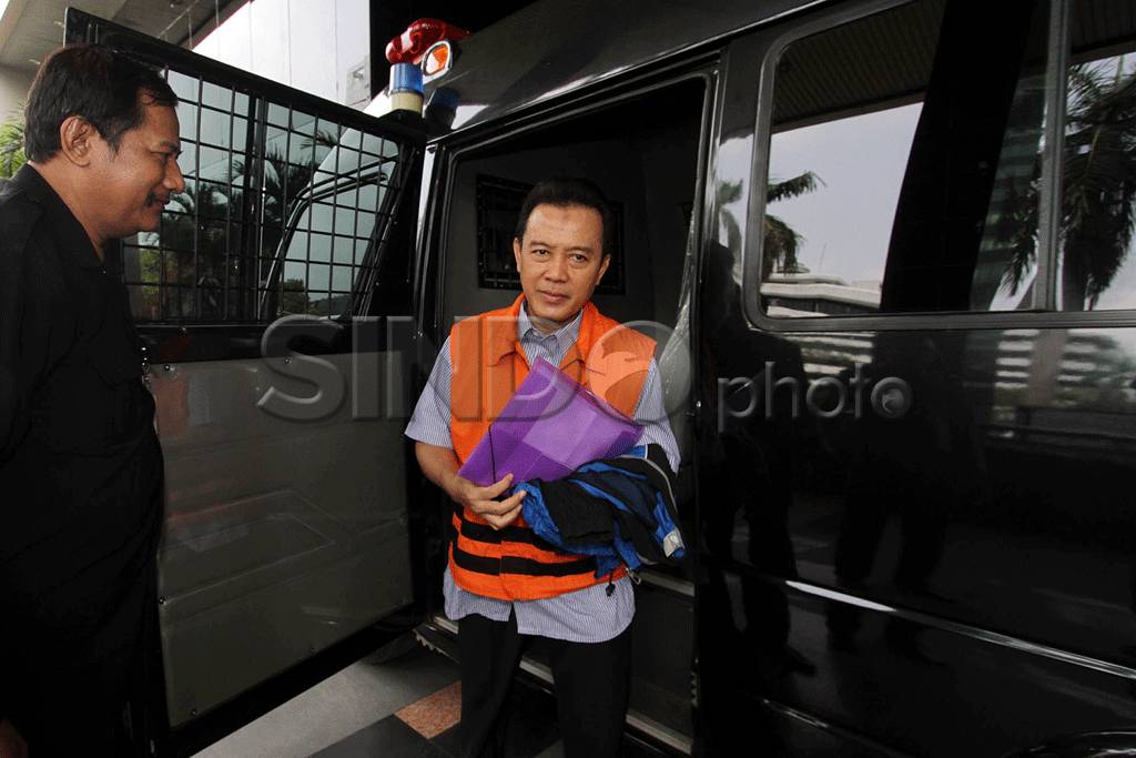 Tiba di KPK, Ade Swara...