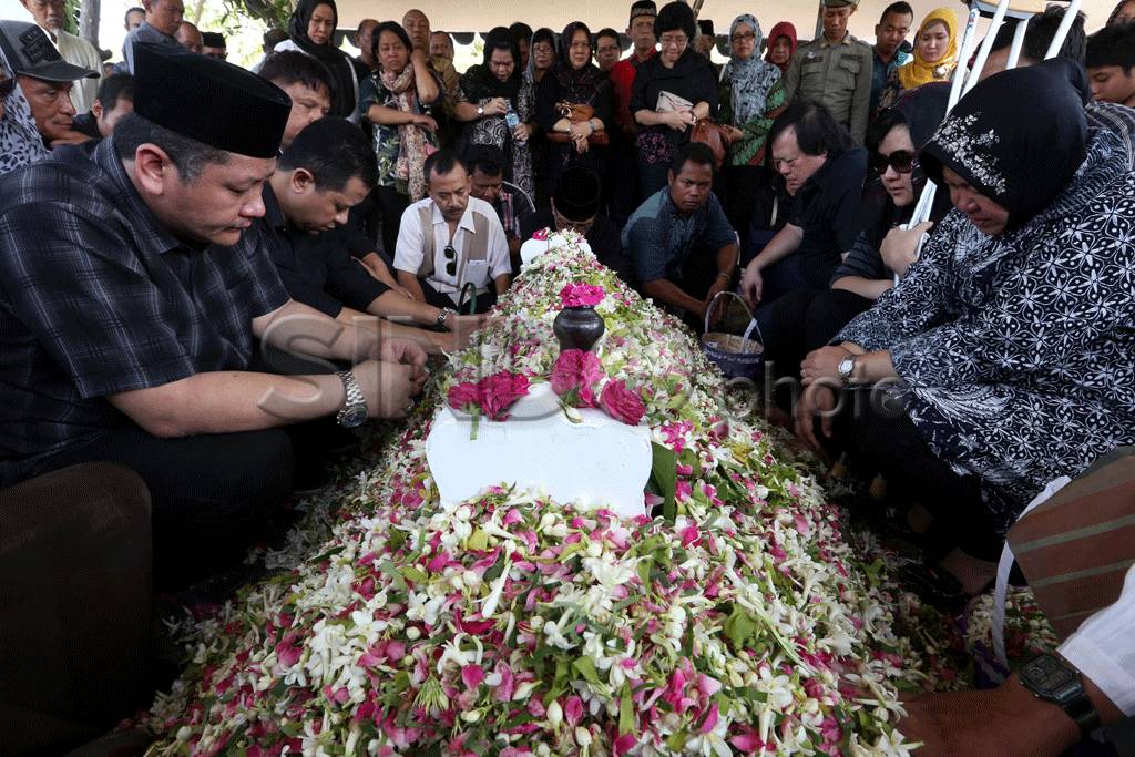 Tri Rismaharini Hadiri...