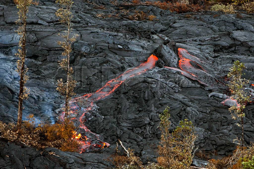 Aliran Lava Panas Gunung...