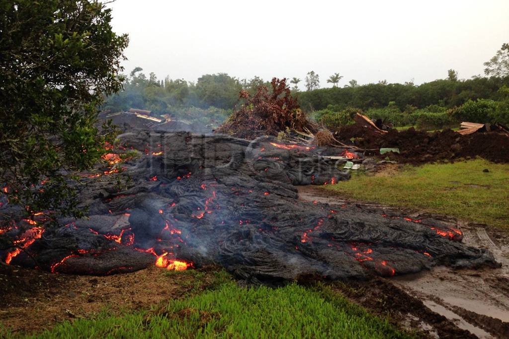 Aliran Lava Panas Gunung...
