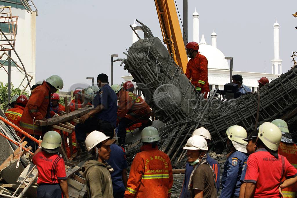 Bangunan Rubuh di Taman...