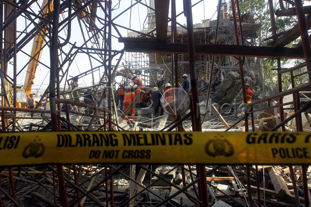 Bangunan Rubuh di Taman...