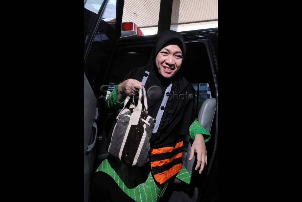 Istri Bupati Karawang...