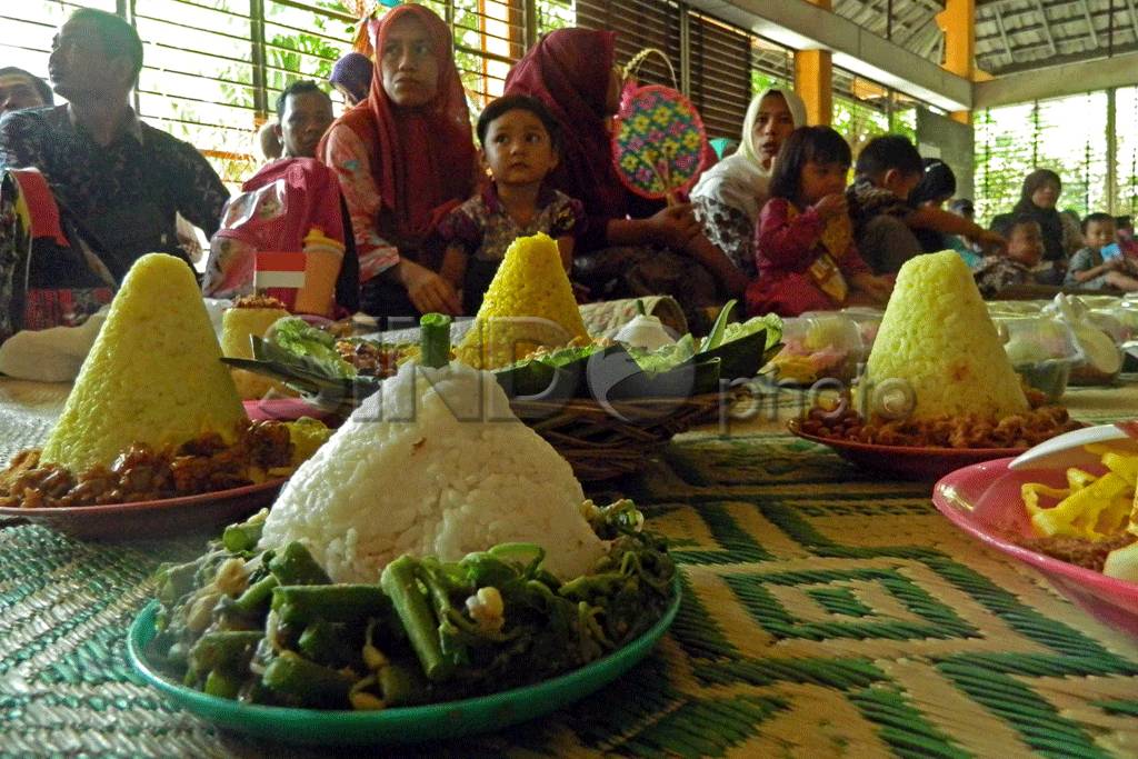 Anak Yatim Piatu di...