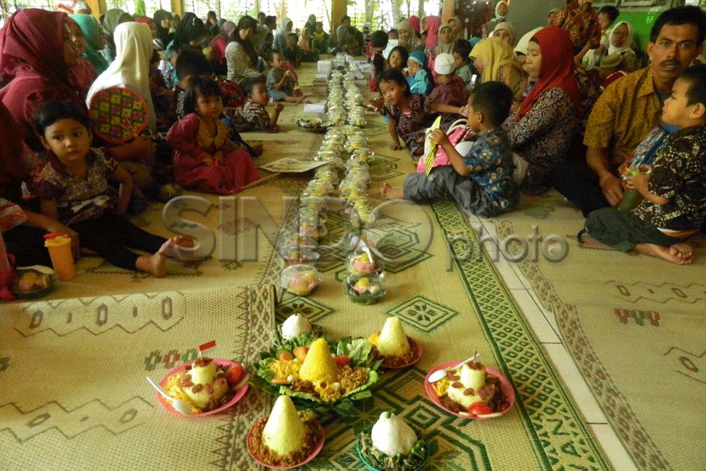 Anak Yatim Piatu di...