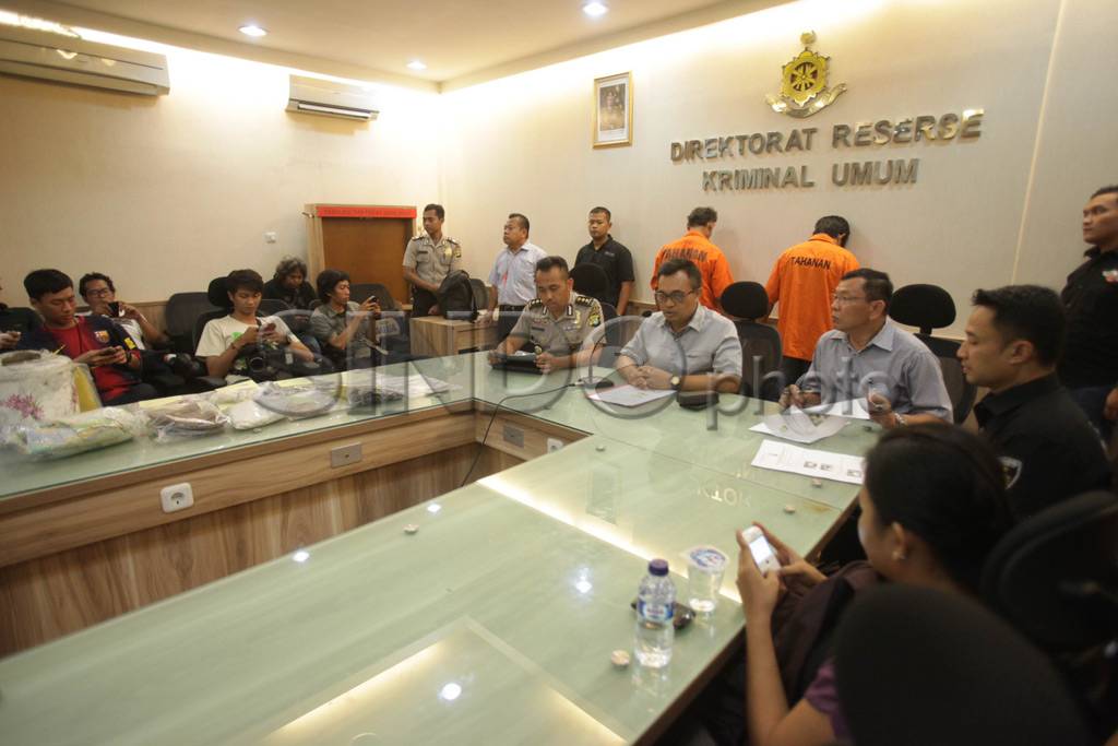 Polisi Bekuk Dua Pembunuh...