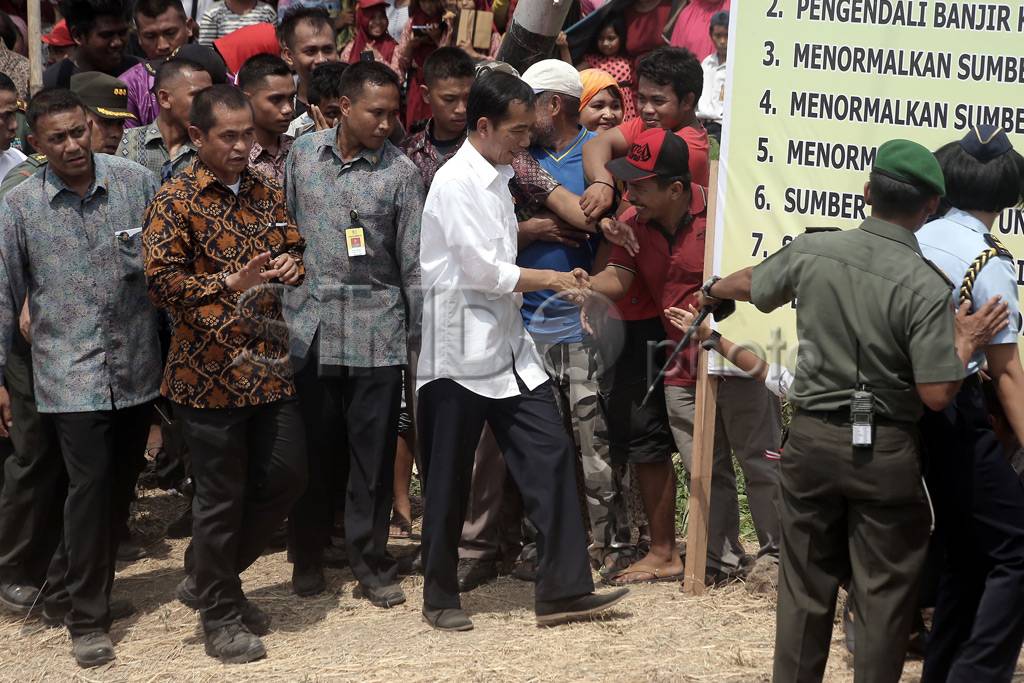 Presiden Jokowi Tinjau...