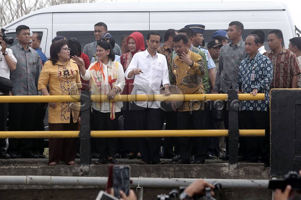 Presiden Jokowi Tinjau...