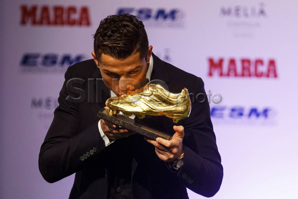 Ronaldo Raih Sepatu...