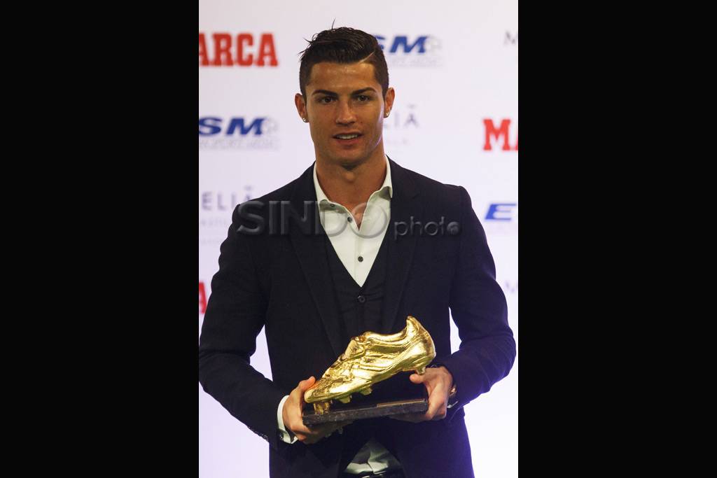 Ronaldo Raih Sepatu...