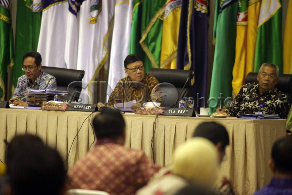 Tjahjo Kumolo Gelar...