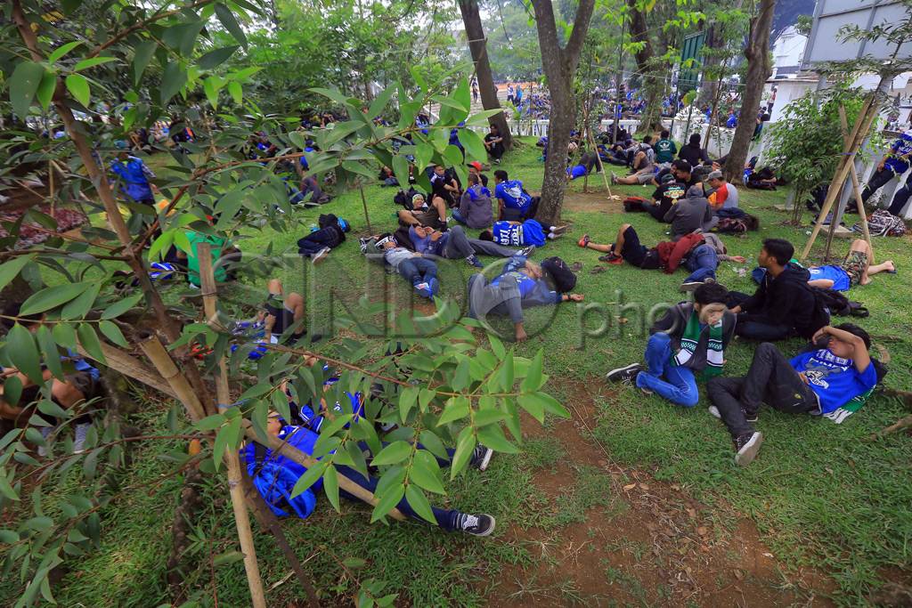 40 Bus Bawa Ribuan Bobotoh...