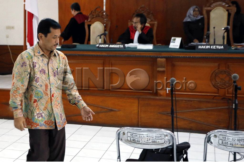 Rahmat Yasin Dituntut...
