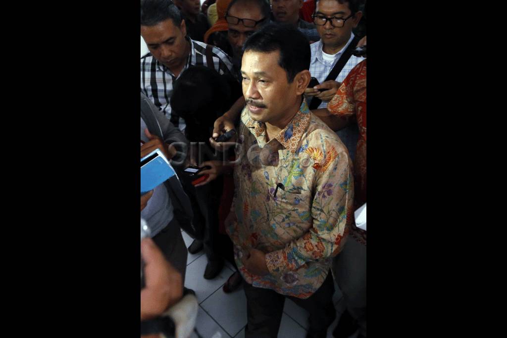 Rahmat Yasin Dituntut...