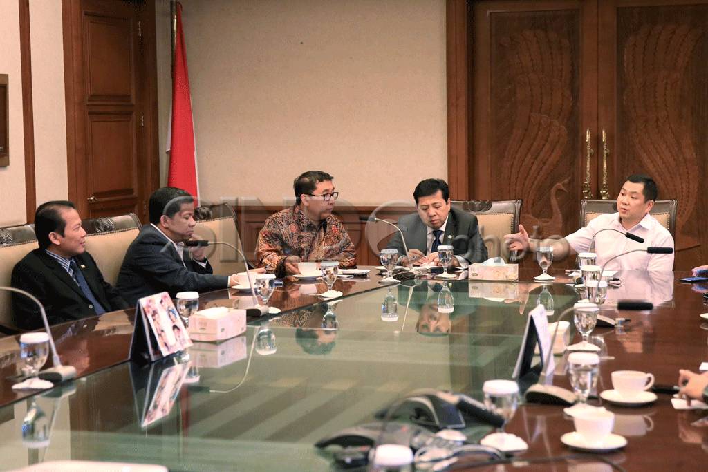 Pimpinan DPR Temui Hary...