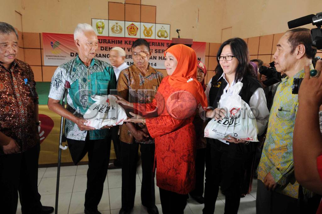 Mensos Khofifah Bersama...