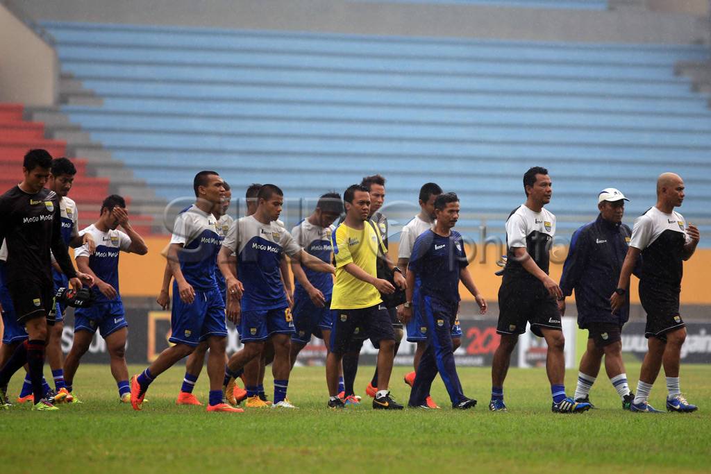 Jelang Final, Persib...