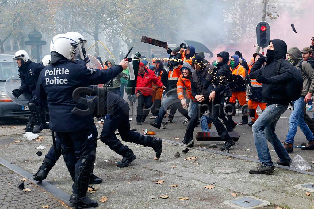 Rusuh di Belgia Tolak...