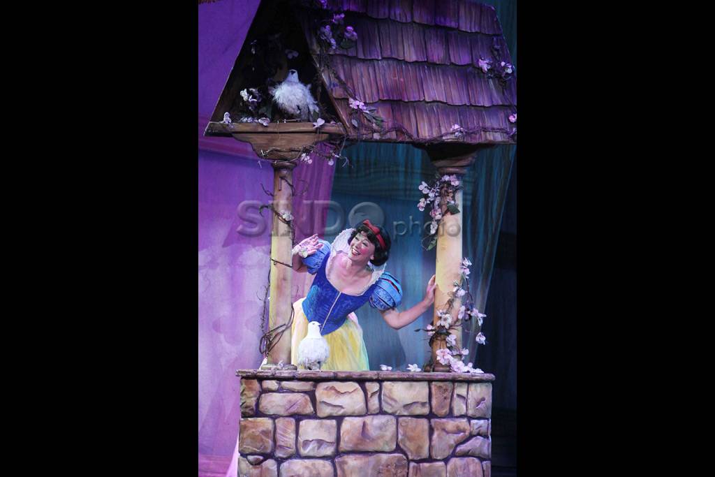 Snow White dan Mickey...