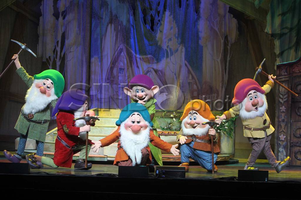 Snow White dan Mickey...