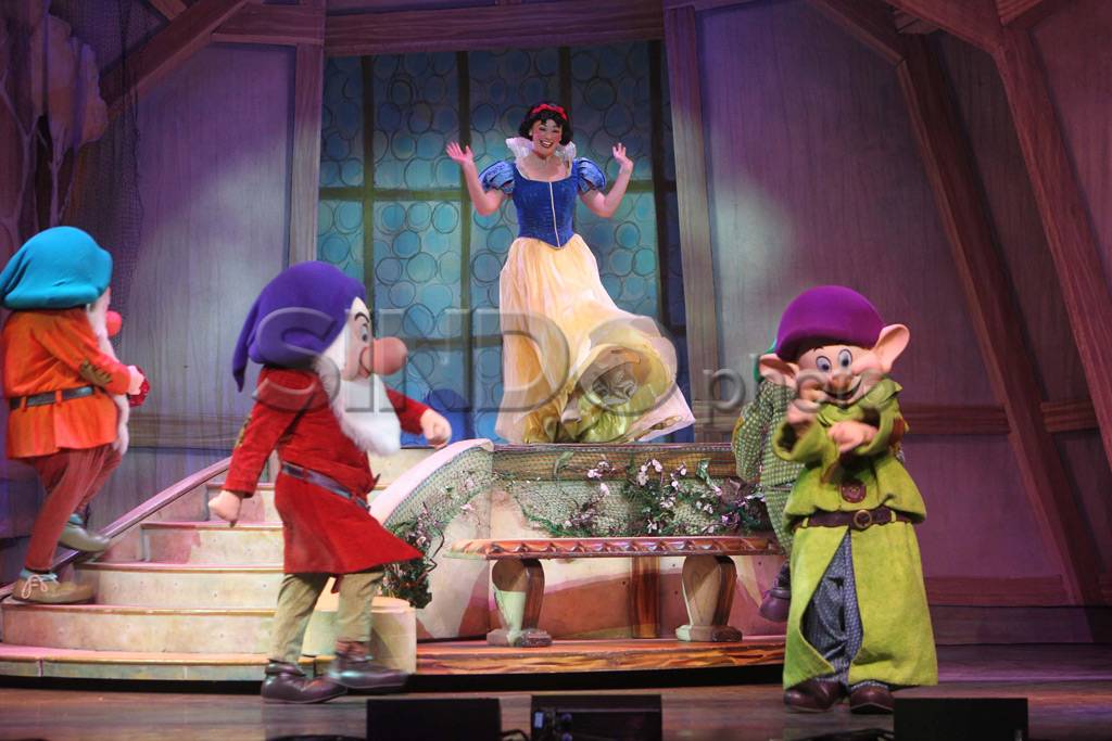 Snow White dan Mickey...