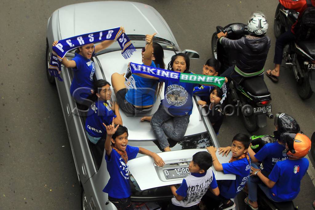 Lautan Bobotoh Sambut...