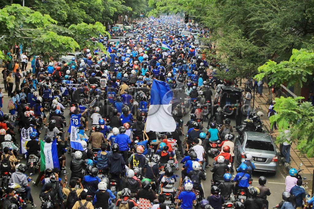 Lautan Bobotoh Sambut...