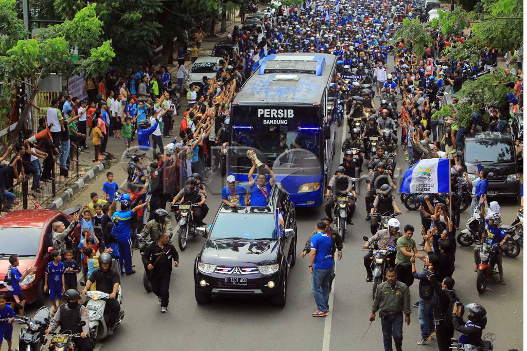 Lautan Bobotoh Sambut...